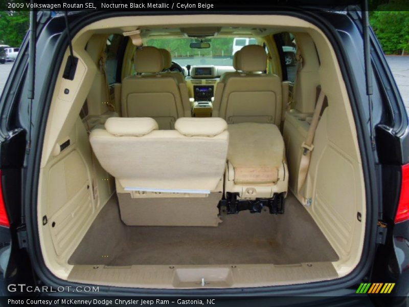 Nocturne Black Metallic / Ceylon Beige 2009 Volkswagen Routan SEL