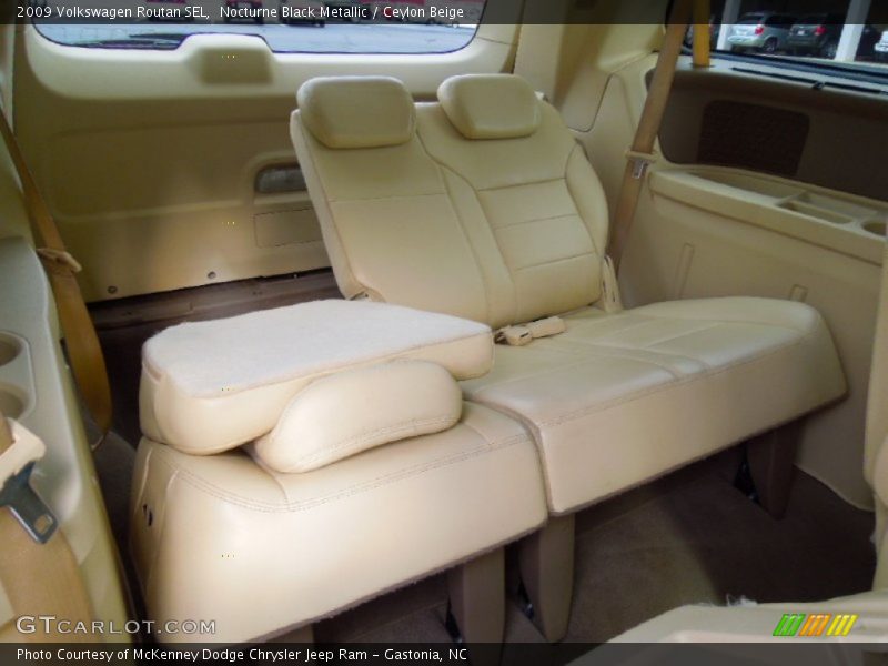 Nocturne Black Metallic / Ceylon Beige 2009 Volkswagen Routan SEL