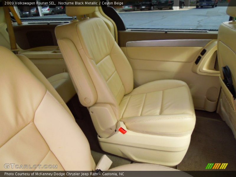Nocturne Black Metallic / Ceylon Beige 2009 Volkswagen Routan SEL