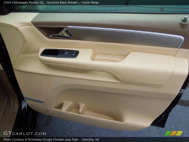 Nocturne Black Metallic / Ceylon Beige 2009 Volkswagen Routan SEL