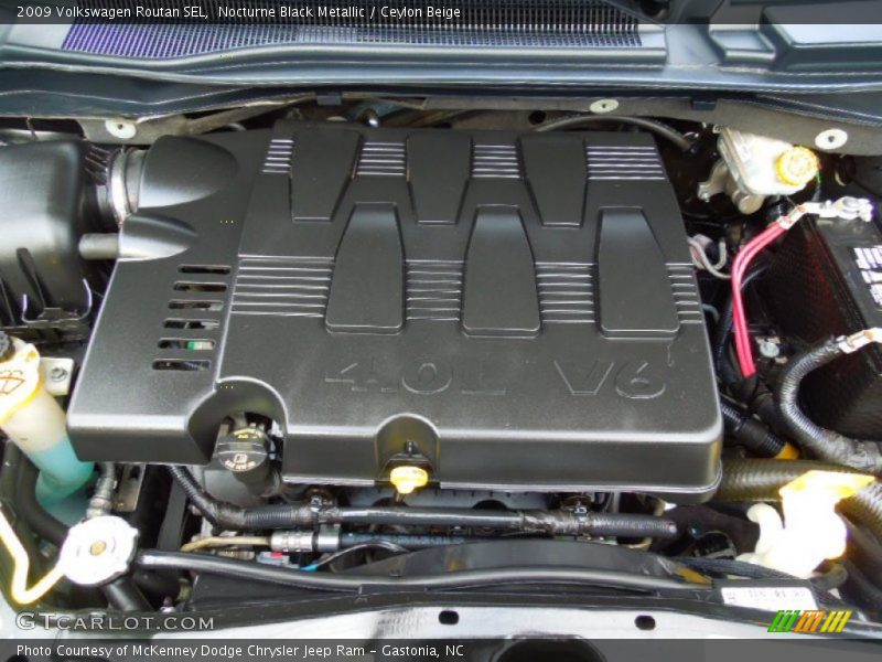 Nocturne Black Metallic / Ceylon Beige 2009 Volkswagen Routan SEL