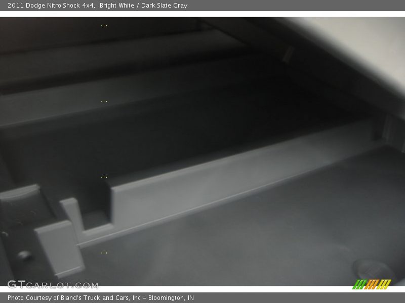 Bright White / Dark Slate Gray 2011 Dodge Nitro Shock 4x4