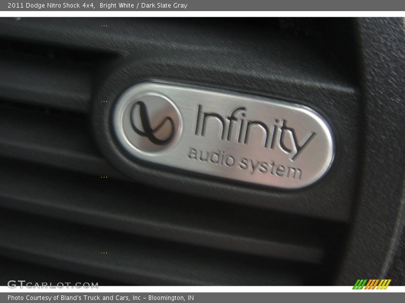 Bright White / Dark Slate Gray 2011 Dodge Nitro Shock 4x4