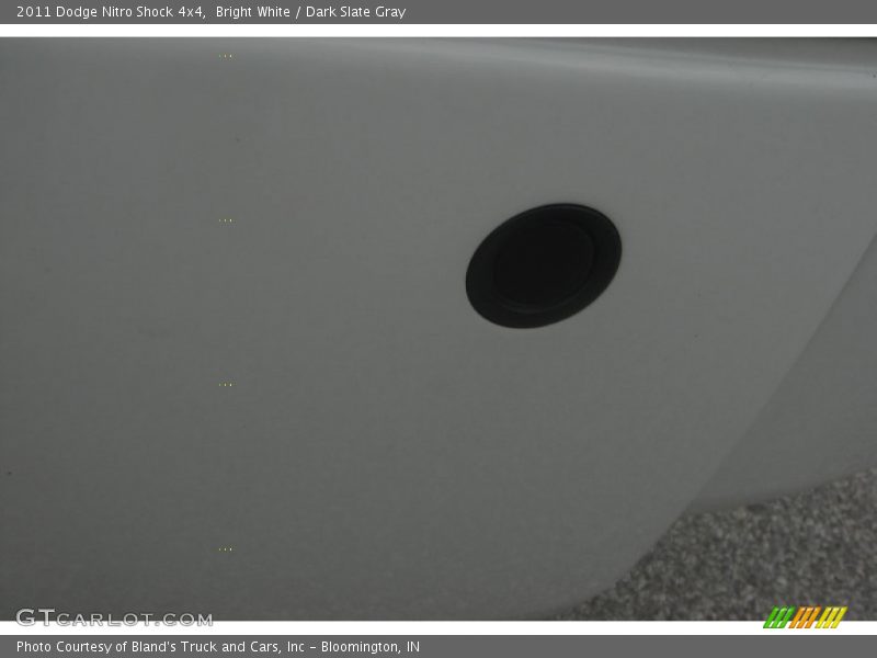 Bright White / Dark Slate Gray 2011 Dodge Nitro Shock 4x4