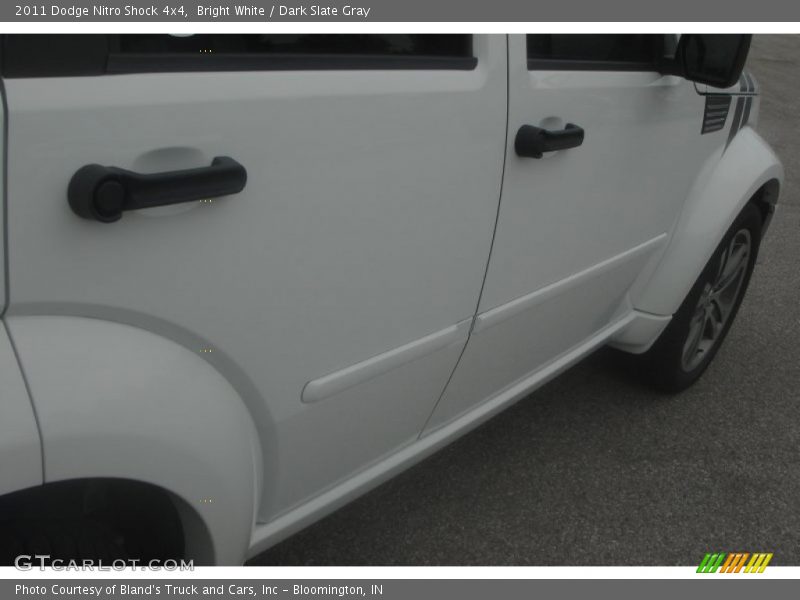 Bright White / Dark Slate Gray 2011 Dodge Nitro Shock 4x4