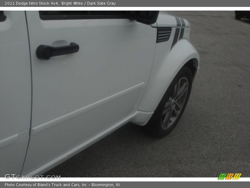 Bright White / Dark Slate Gray 2011 Dodge Nitro Shock 4x4