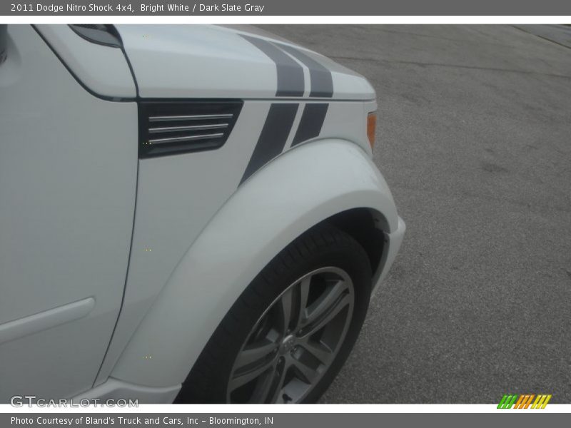 Bright White / Dark Slate Gray 2011 Dodge Nitro Shock 4x4