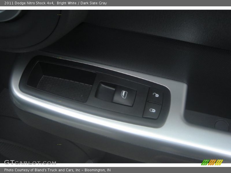 Bright White / Dark Slate Gray 2011 Dodge Nitro Shock 4x4