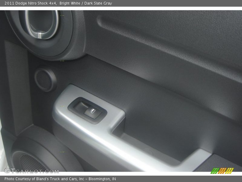 Bright White / Dark Slate Gray 2011 Dodge Nitro Shock 4x4