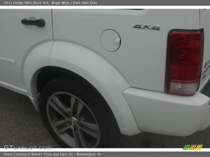 Bright White / Dark Slate Gray 2011 Dodge Nitro Shock 4x4