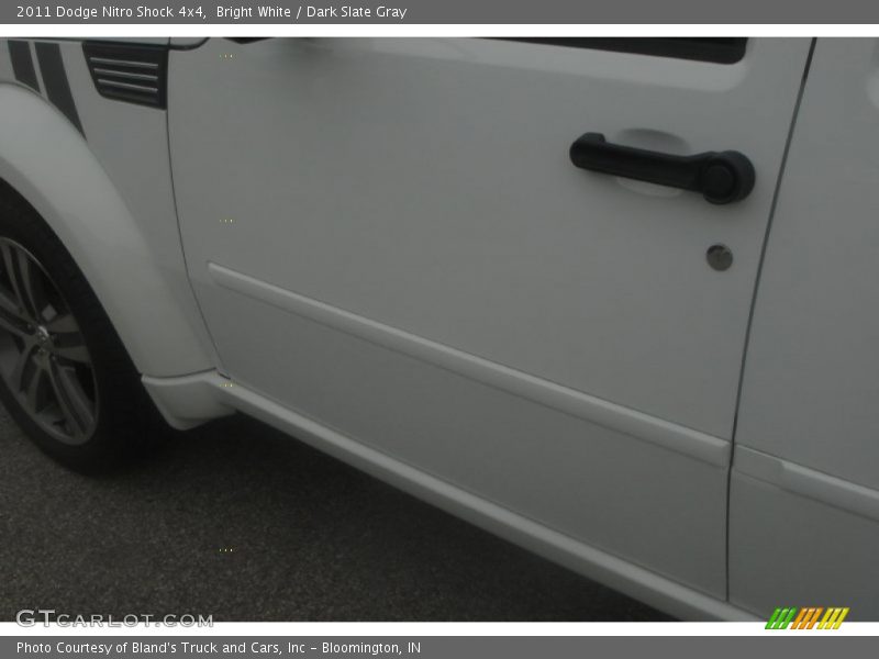 Bright White / Dark Slate Gray 2011 Dodge Nitro Shock 4x4