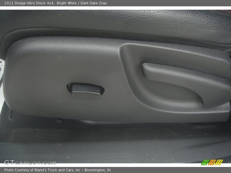 Bright White / Dark Slate Gray 2011 Dodge Nitro Shock 4x4