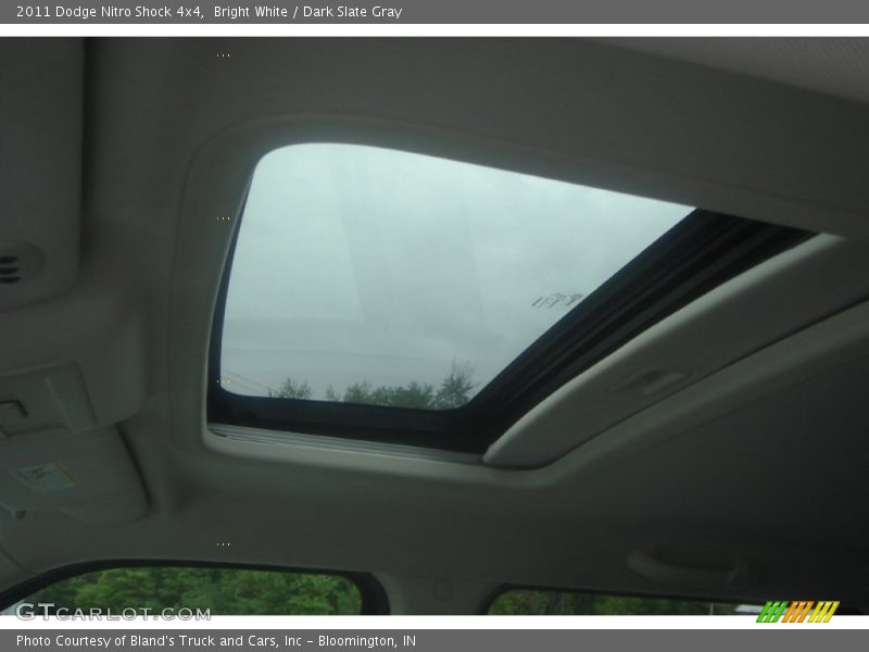 Bright White / Dark Slate Gray 2011 Dodge Nitro Shock 4x4