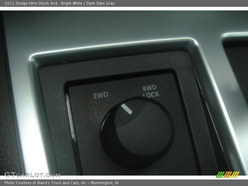 Bright White / Dark Slate Gray 2011 Dodge Nitro Shock 4x4