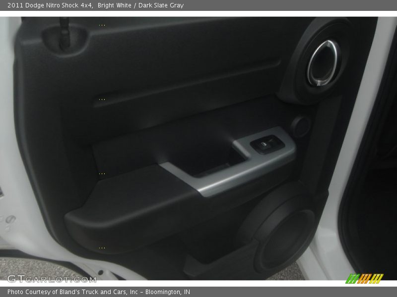 Bright White / Dark Slate Gray 2011 Dodge Nitro Shock 4x4