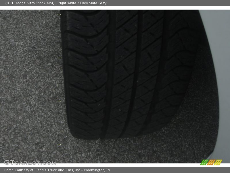 Bright White / Dark Slate Gray 2011 Dodge Nitro Shock 4x4