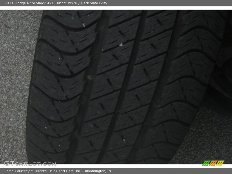 Bright White / Dark Slate Gray 2011 Dodge Nitro Shock 4x4