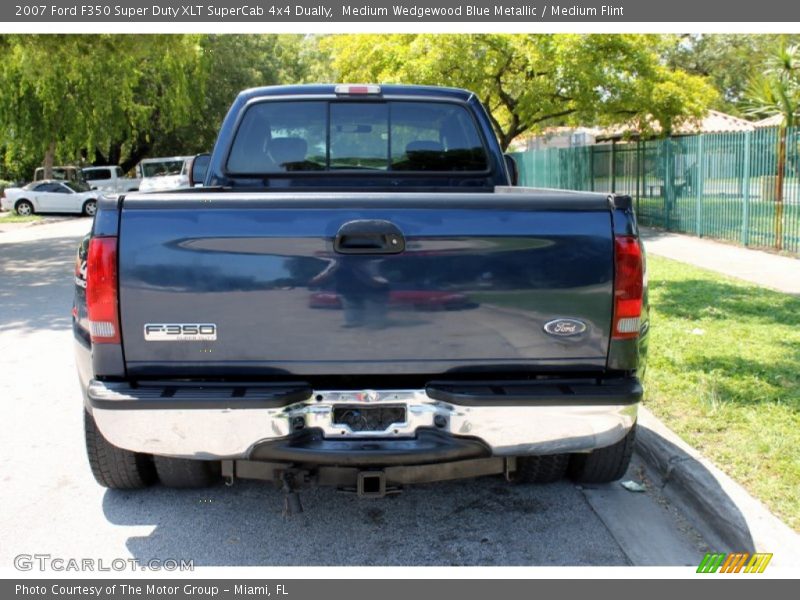 Medium Wedgewood Blue Metallic / Medium Flint 2007 Ford F350 Super Duty XLT SuperCab 4x4 Dually