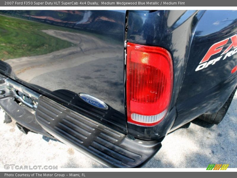 Medium Wedgewood Blue Metallic / Medium Flint 2007 Ford F350 Super Duty XLT SuperCab 4x4 Dually