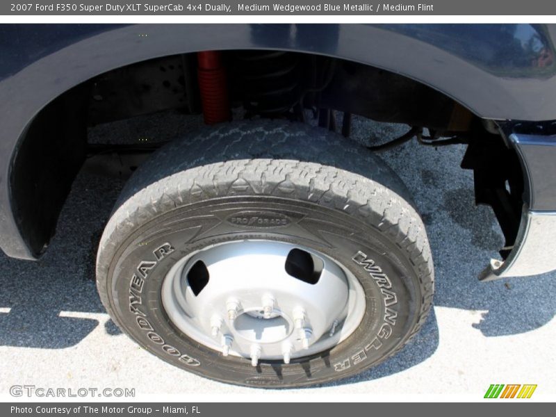 Medium Wedgewood Blue Metallic / Medium Flint 2007 Ford F350 Super Duty XLT SuperCab 4x4 Dually