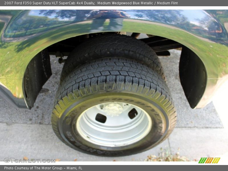 Medium Wedgewood Blue Metallic / Medium Flint 2007 Ford F350 Super Duty XLT SuperCab 4x4 Dually