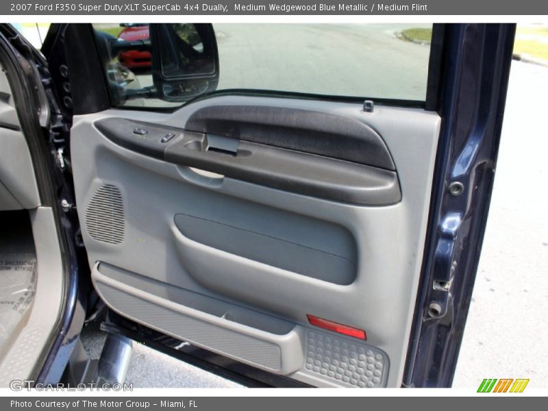Medium Wedgewood Blue Metallic / Medium Flint 2007 Ford F350 Super Duty XLT SuperCab 4x4 Dually