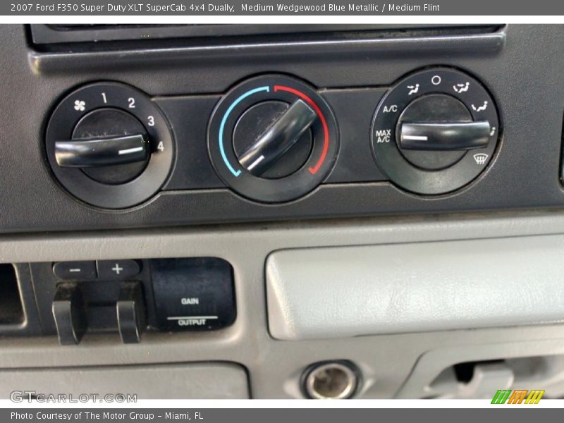 Medium Wedgewood Blue Metallic / Medium Flint 2007 Ford F350 Super Duty XLT SuperCab 4x4 Dually