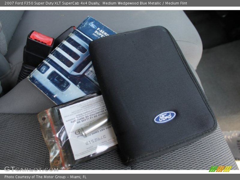 Medium Wedgewood Blue Metallic / Medium Flint 2007 Ford F350 Super Duty XLT SuperCab 4x4 Dually