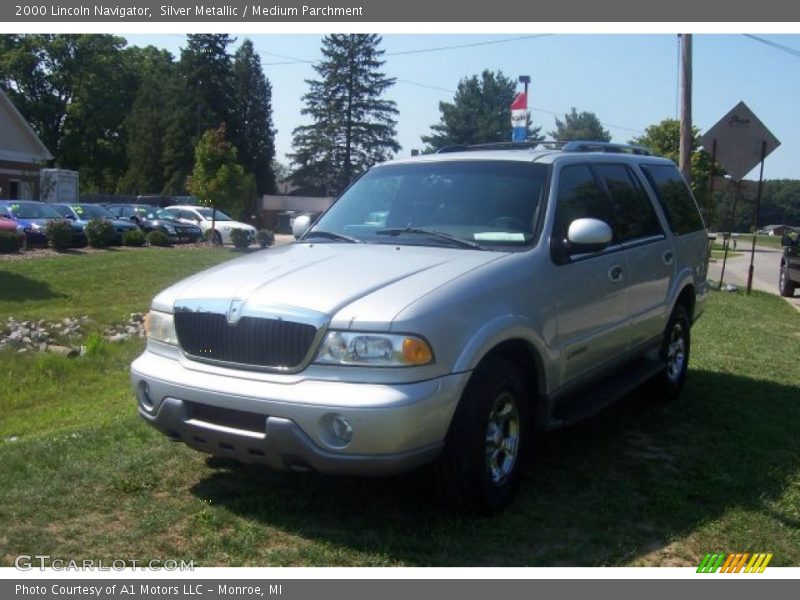 Silver Metallic / Medium Parchment 2000 Lincoln Navigator