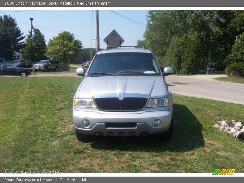 Silver Metallic / Medium Parchment 2000 Lincoln Navigator