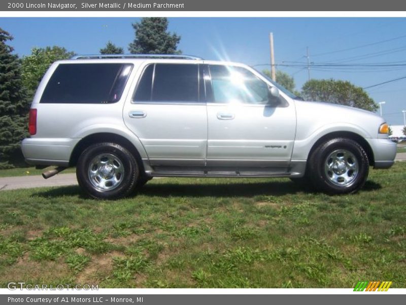 Silver Metallic / Medium Parchment 2000 Lincoln Navigator