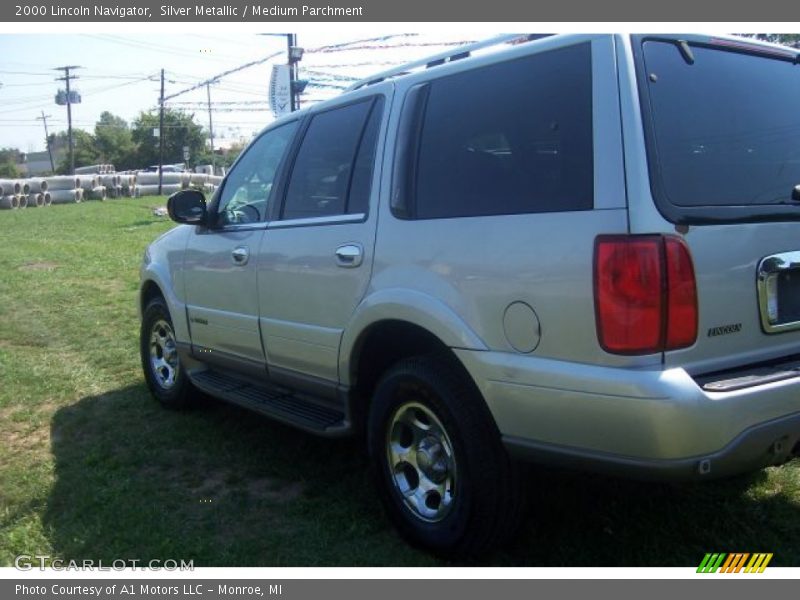 Silver Metallic / Medium Parchment 2000 Lincoln Navigator