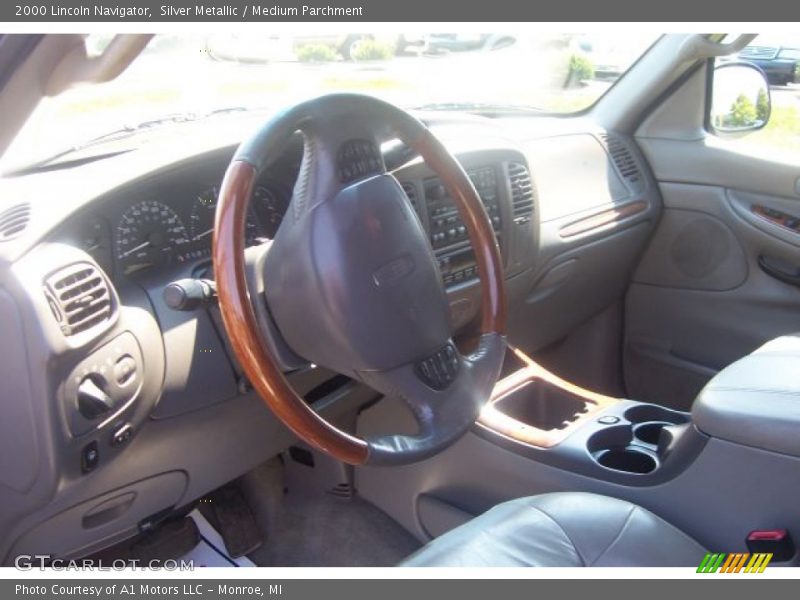 Silver Metallic / Medium Parchment 2000 Lincoln Navigator