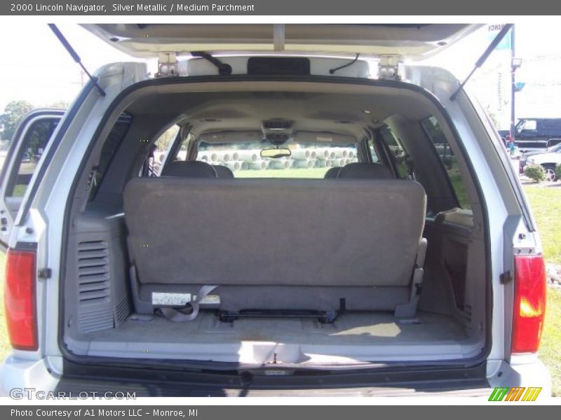 Silver Metallic / Medium Parchment 2000 Lincoln Navigator