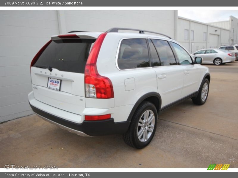 Ice White / Sandstone 2009 Volvo XC90 3.2