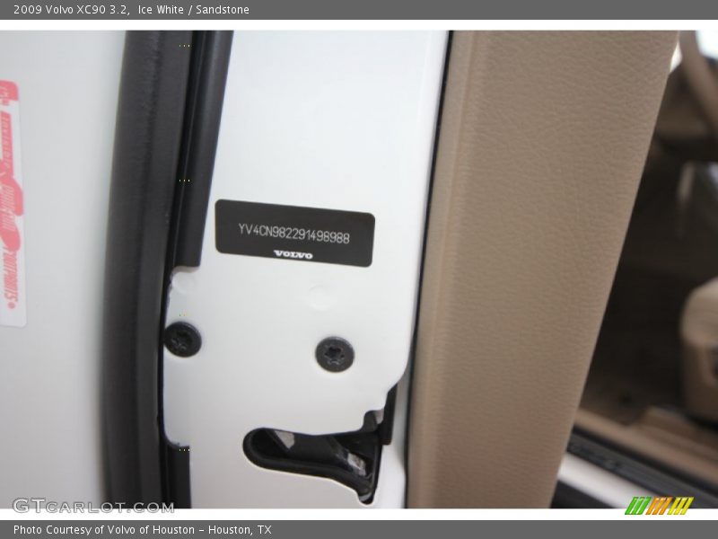 Ice White / Sandstone 2009 Volvo XC90 3.2