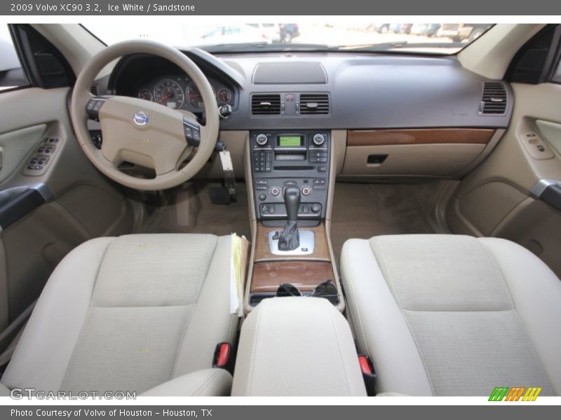 Dashboard of 2009 XC90 3.2