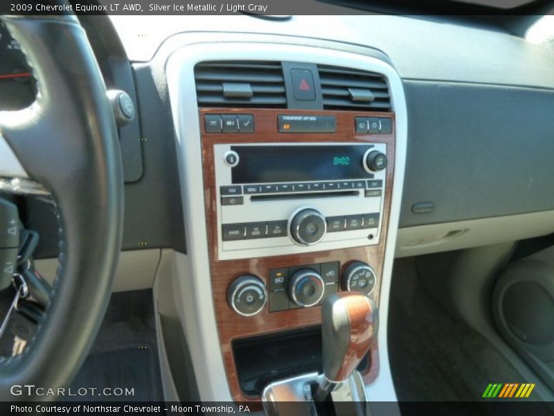 Silver Ice Metallic / Light Gray 2009 Chevrolet Equinox LT AWD