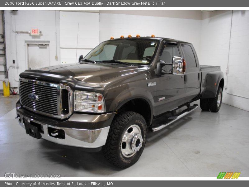 Front 3/4 View of 2006 F350 Super Duty XLT Crew Cab 4x4 Dually