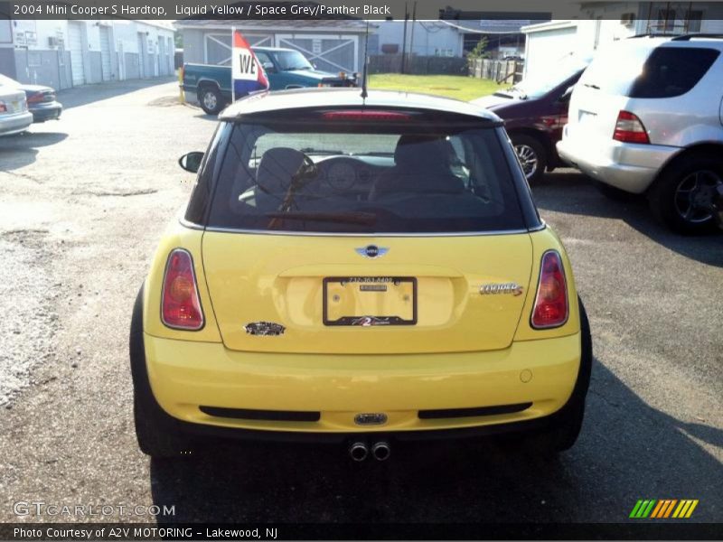 Liquid Yellow / Space Grey/Panther Black 2004 Mini Cooper S Hardtop