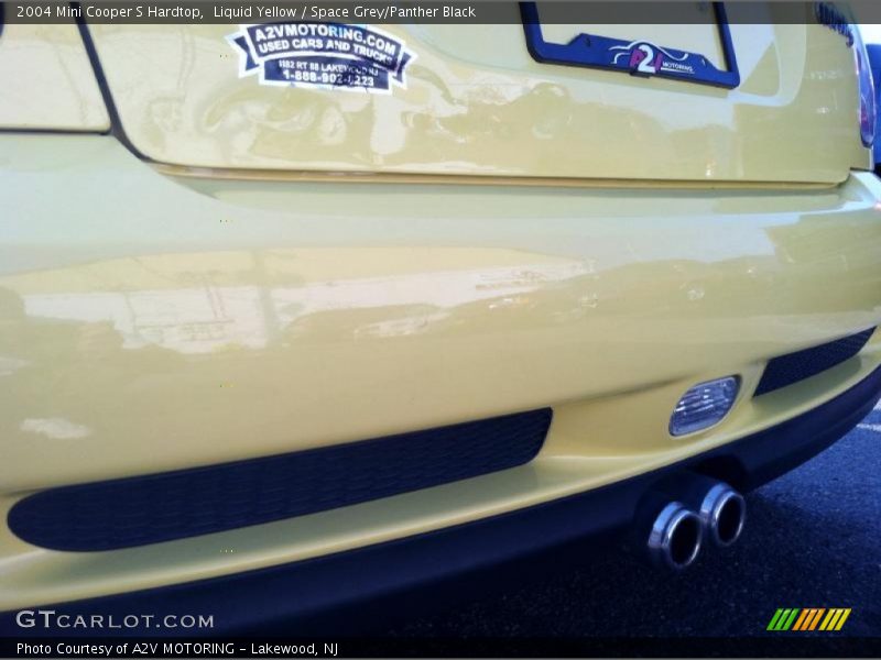 Liquid Yellow / Space Grey/Panther Black 2004 Mini Cooper S Hardtop