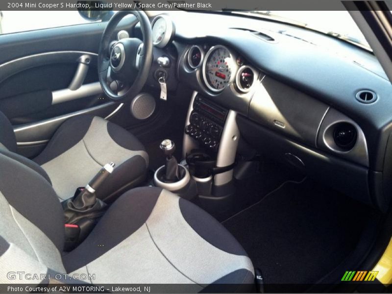 Liquid Yellow / Space Grey/Panther Black 2004 Mini Cooper S Hardtop