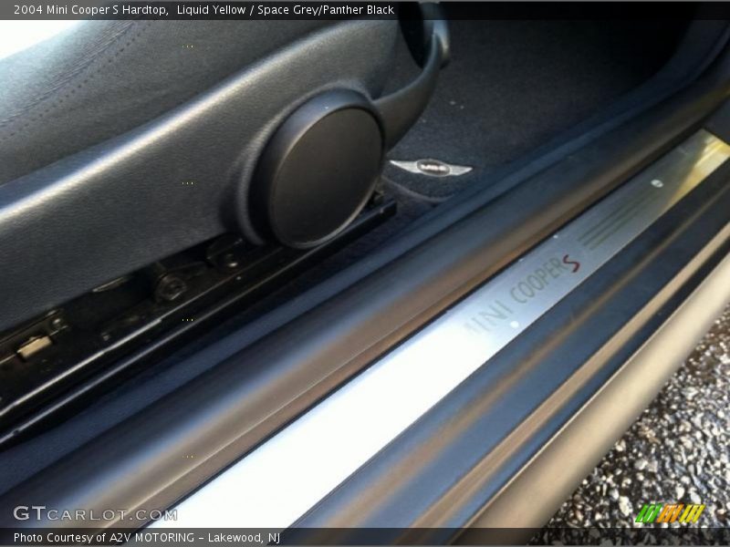 Liquid Yellow / Space Grey/Panther Black 2004 Mini Cooper S Hardtop