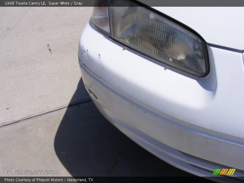 Super White / Gray 1998 Toyota Camry LE