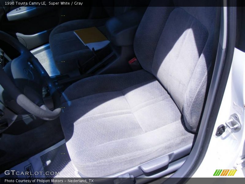 Super White / Gray 1998 Toyota Camry LE