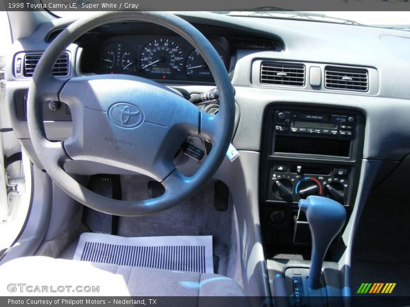 Super White / Gray 1998 Toyota Camry LE