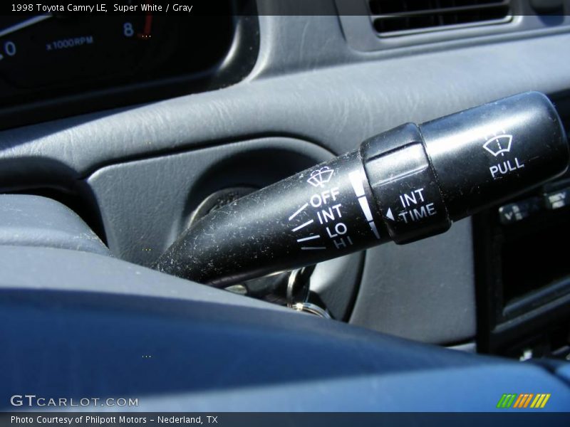Super White / Gray 1998 Toyota Camry LE