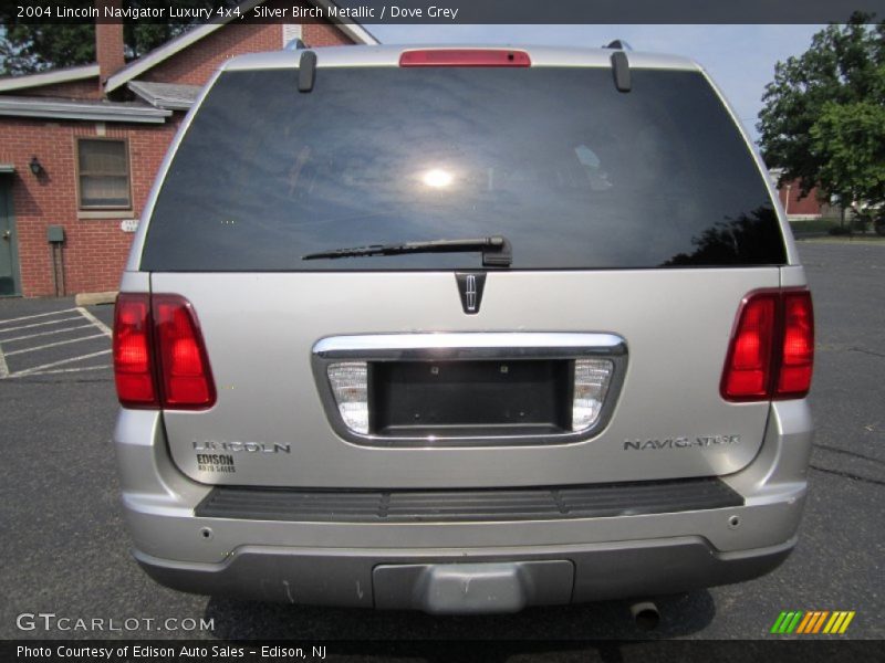 Silver Birch Metallic / Dove Grey 2004 Lincoln Navigator Luxury 4x4