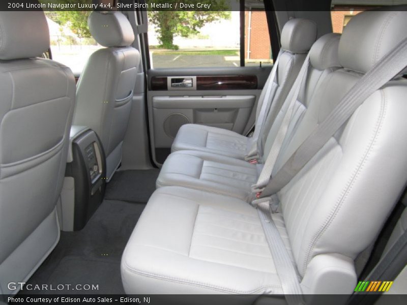 Silver Birch Metallic / Dove Grey 2004 Lincoln Navigator Luxury 4x4