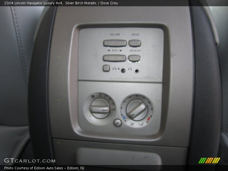 Silver Birch Metallic / Dove Grey 2004 Lincoln Navigator Luxury 4x4